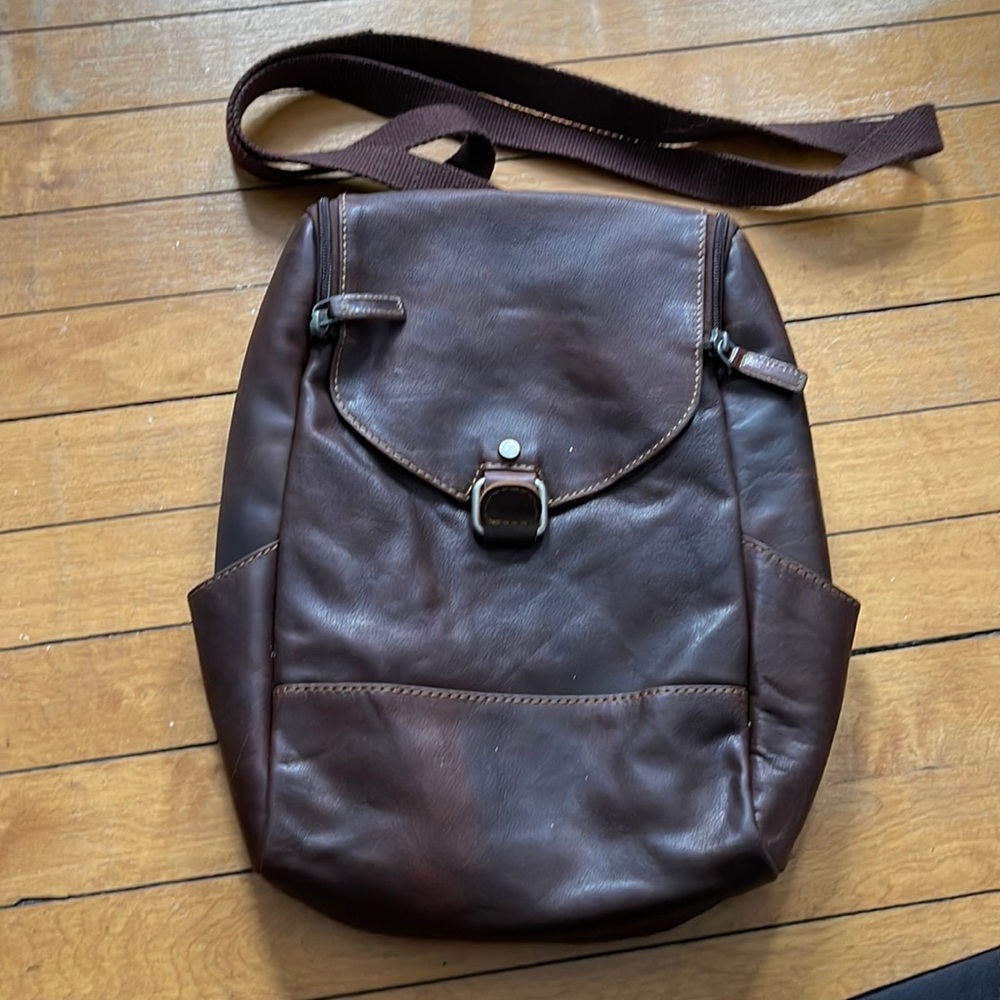 Jack George’s VOYAGER CONVERTIBLE CROSSBODY/BACKPACK #7137